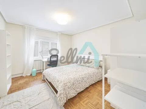 Pis de 90 m² a Oviedo