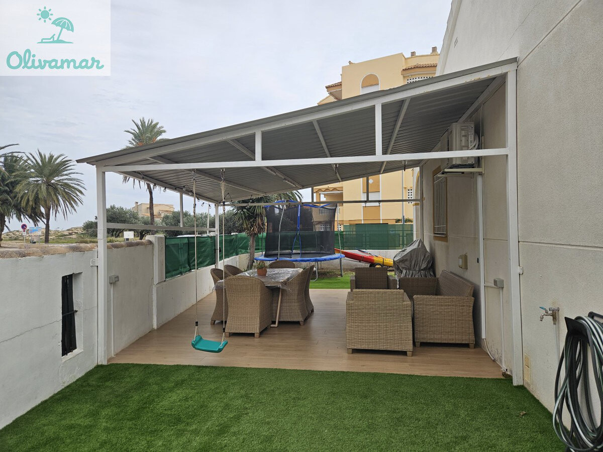 Casa de 100 m² a Oliva