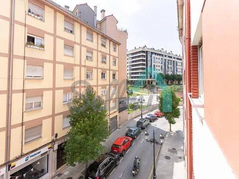 Pis de 86 m² a Oviedo