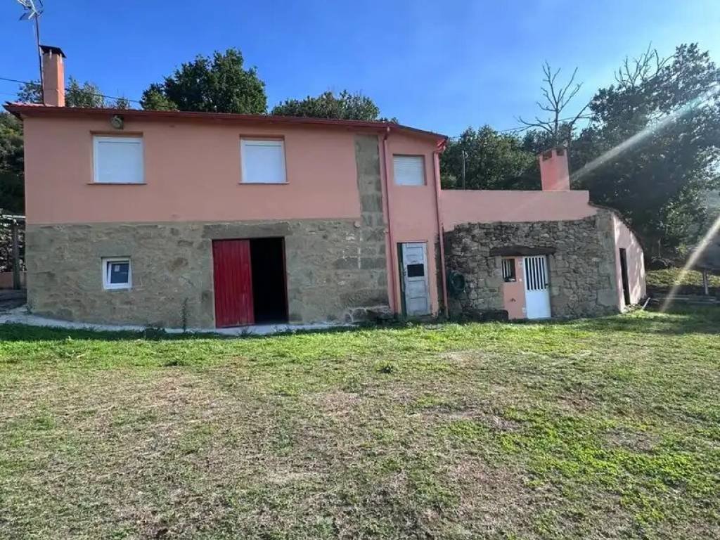 Casa de 95 m² en Parada de Sil