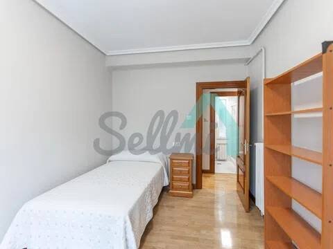 Piso de 104 m² en Oviedo
