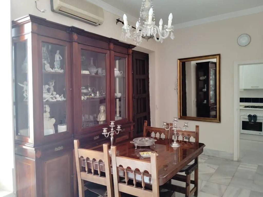 Casa de 200 m² en Brenes