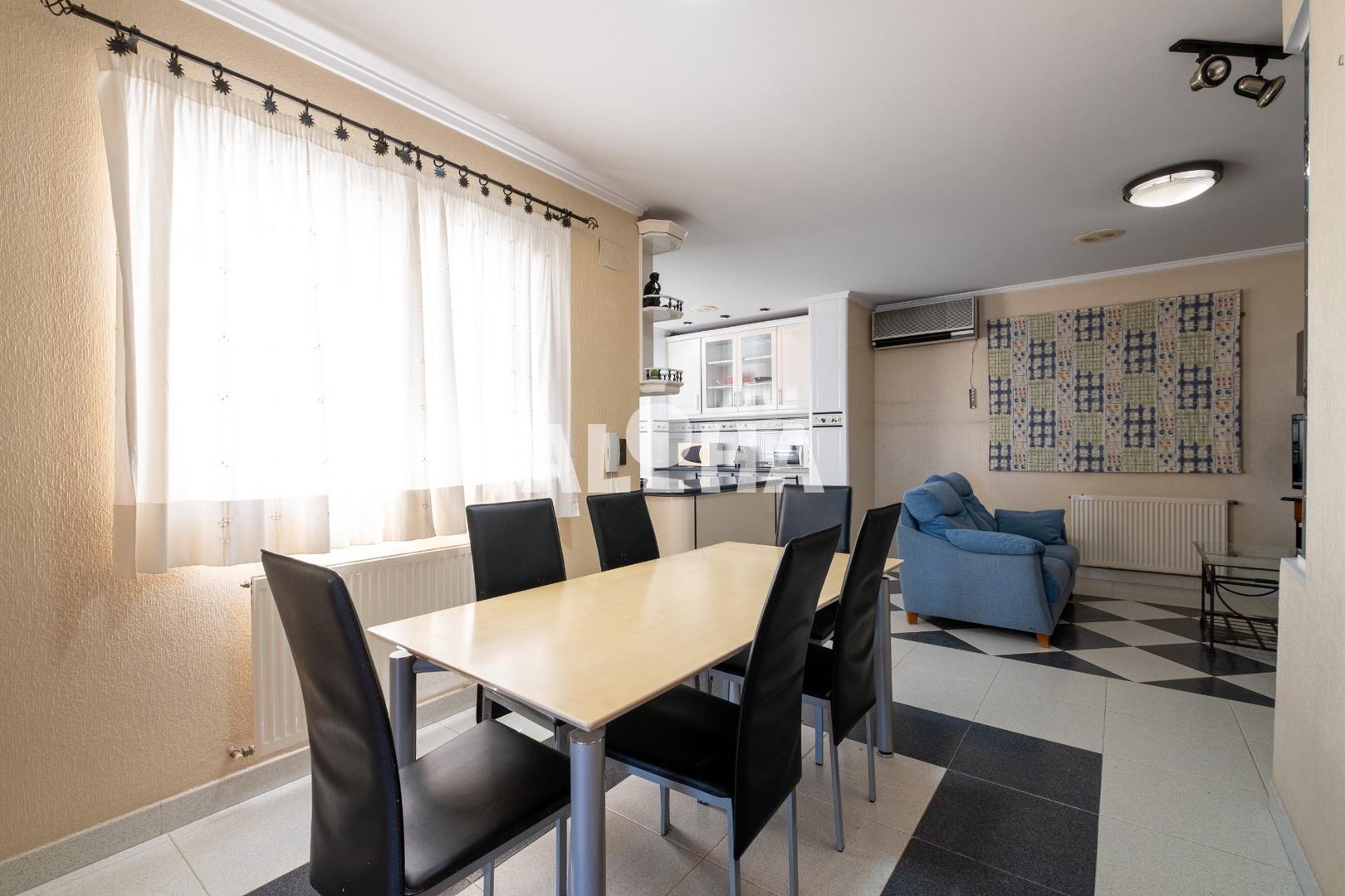 Zimmer 346 m², Montcada / Moncada
