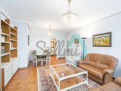 Piso de 107 m² en Oviedo