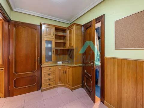 Piso de 131 m² en Oviedo