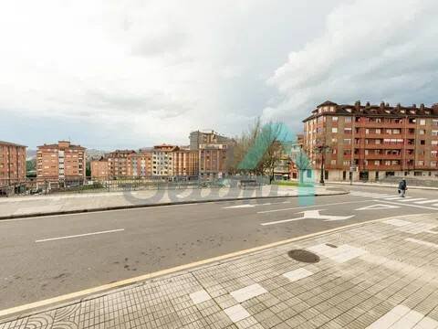 Piso de 93 m² en Oviedo