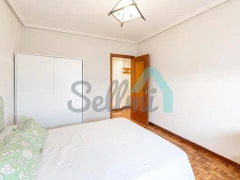 Piso de 140 m² en Oviedo