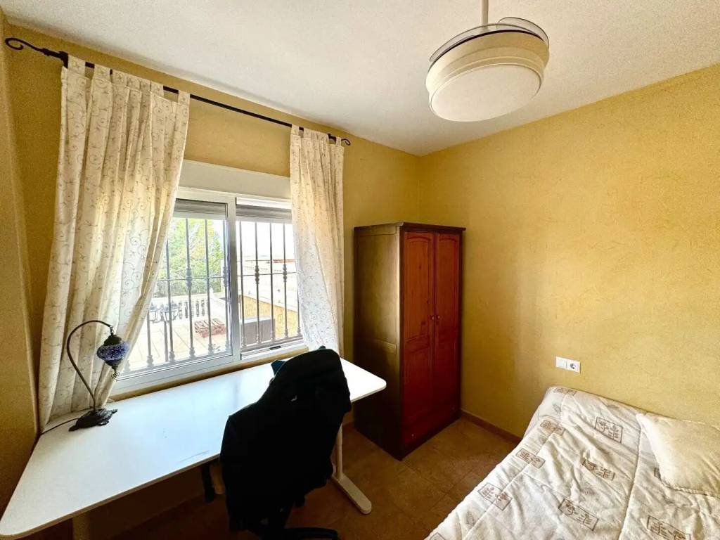 Casa de 150 m² en Jacarilla