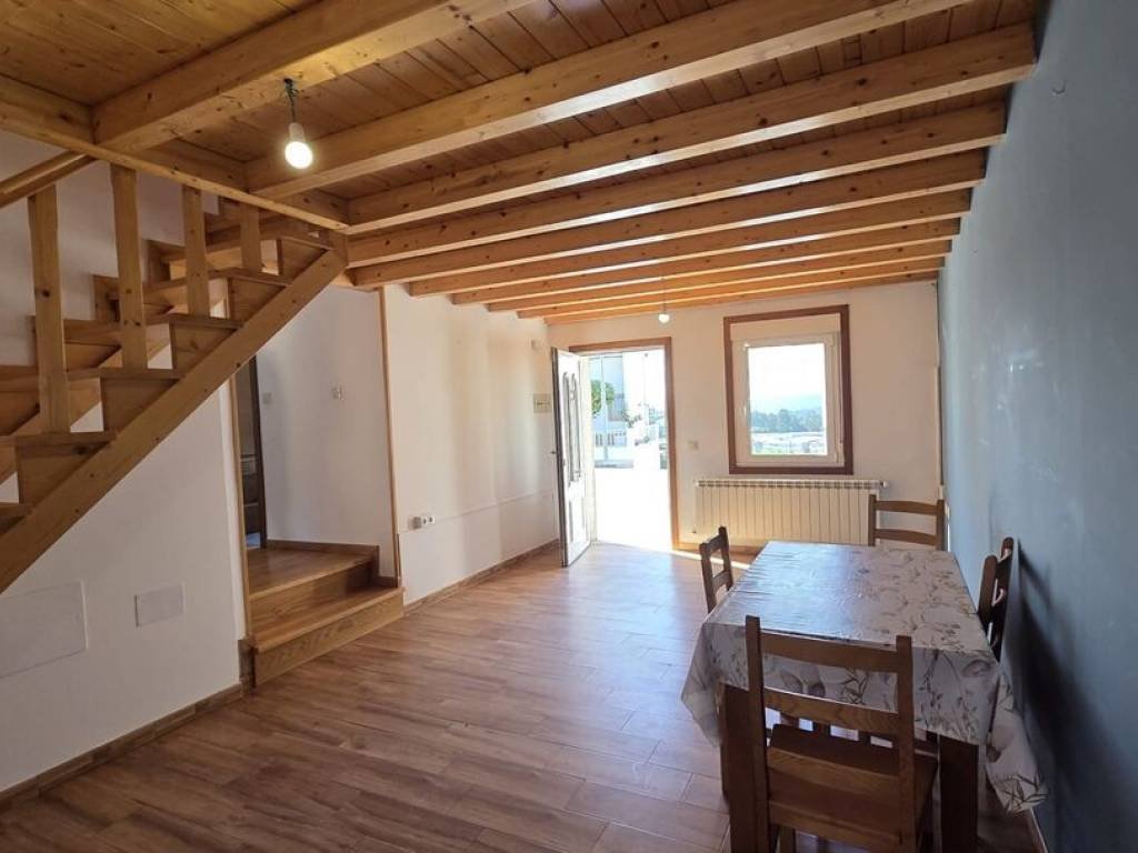 Casa de 180 m² en Teo