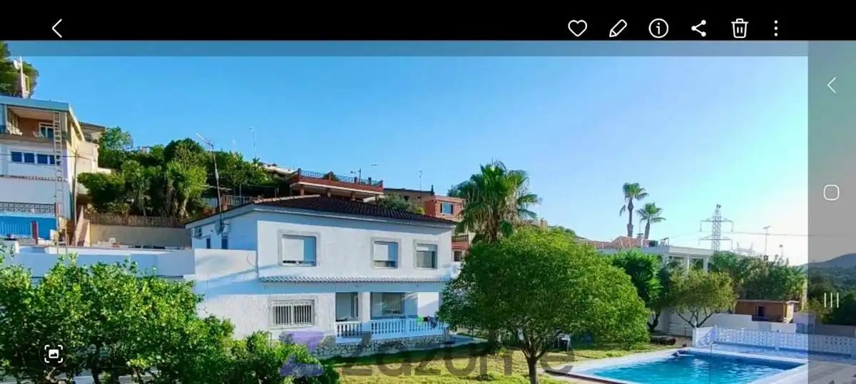 Casa de 320 m² en Manises