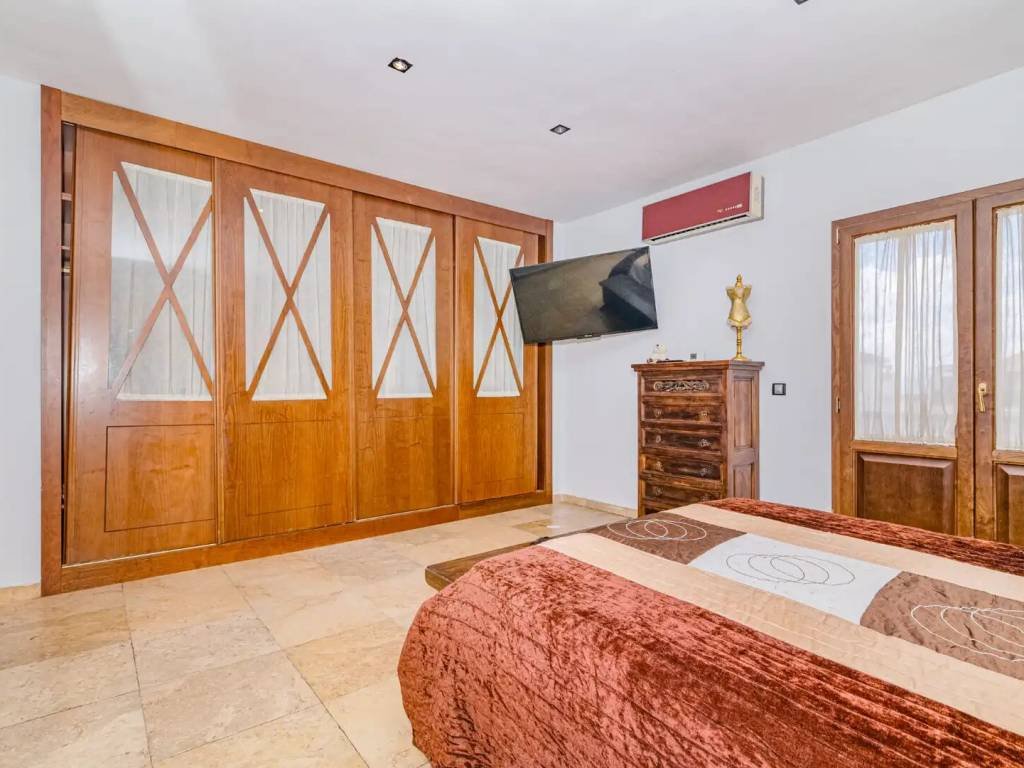 Casa de 350 m² en Las Gabias