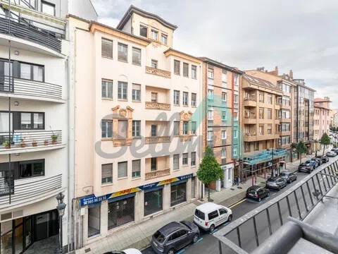 Piso de 126 m² en Oviedo