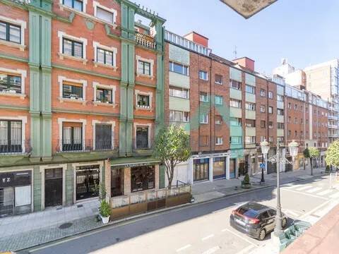 Piso de 96 m² en Oviedo