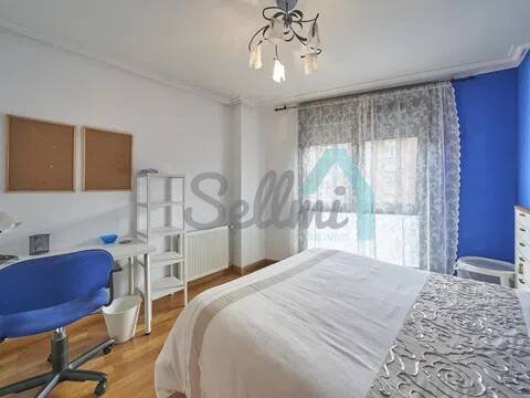 Piso de 132 m² en Oviedo