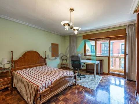 Piso de 131 m² en Oviedo