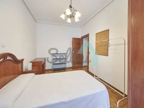 Piso de 80 m² en Oviedo