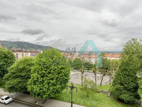 Piso de 212 m² en Oviedo
