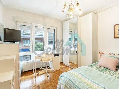 Piso de 80 m² en Oviedo