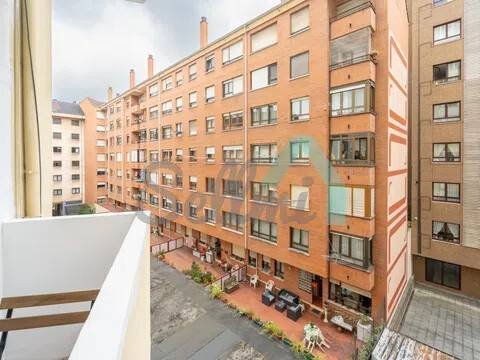 Piso de 81 m² en Oviedo