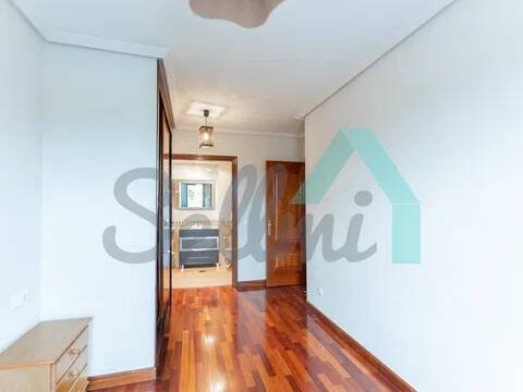 Piso de 77 m² en Oviedo