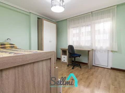 Piso de 65 m² en Oviedo