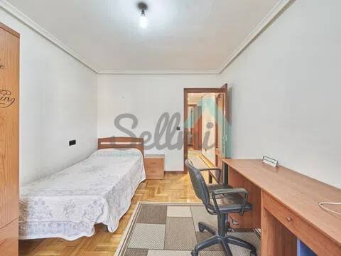 Piso de 70 m² en Oviedo