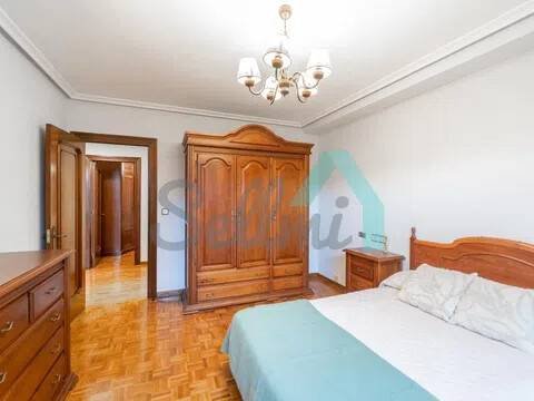 Piso de 107 m² en Oviedo