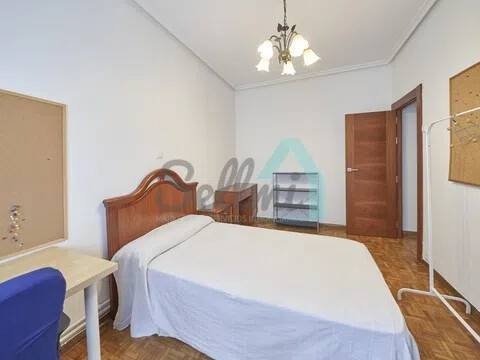 Piso de 80 m² en Oviedo