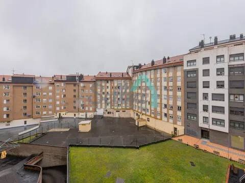 Piso de 84 m² en Oviedo