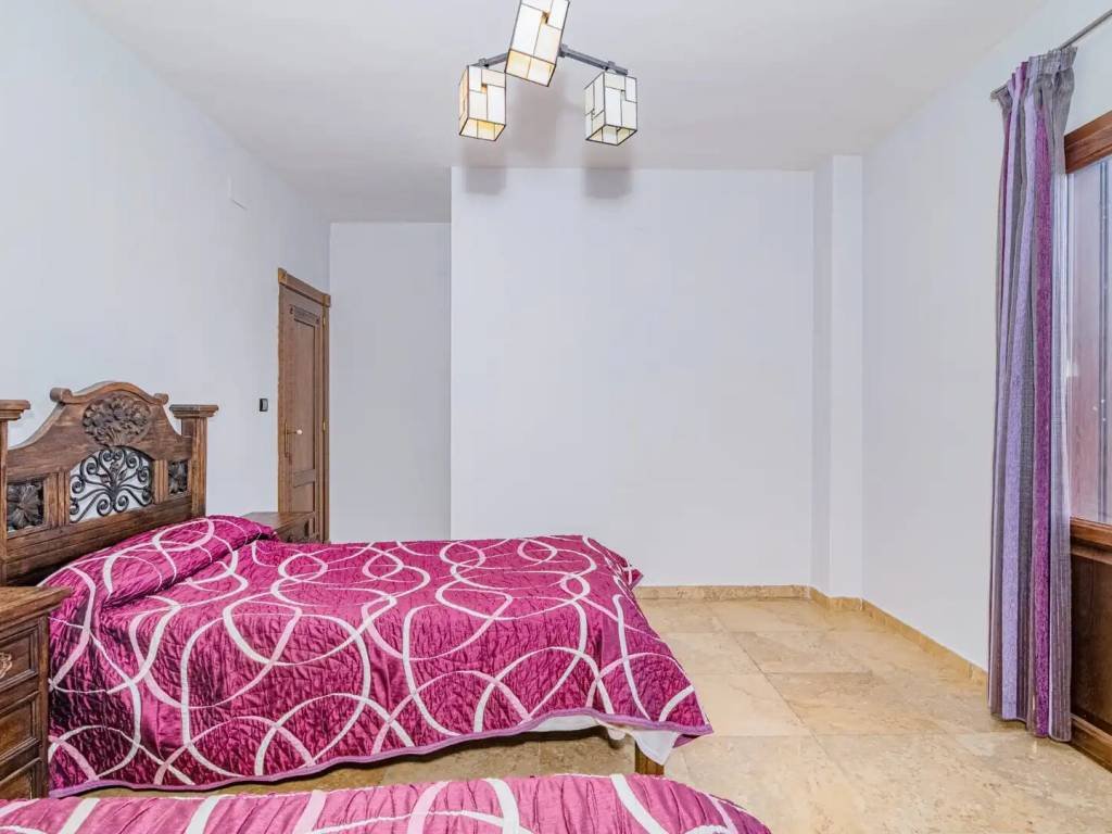 Casa de 350 m² en Las Gabias