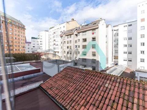 Piso de 67 m² en Oviedo
