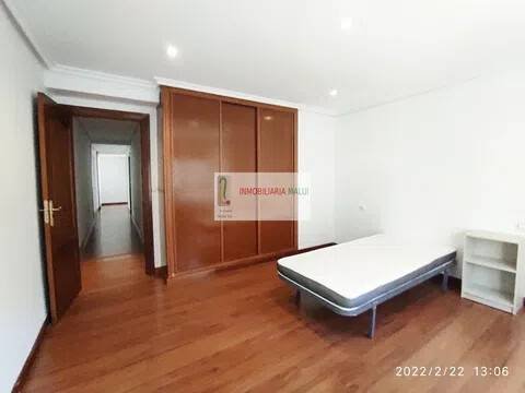 Piso de 180 m² en Oviedo