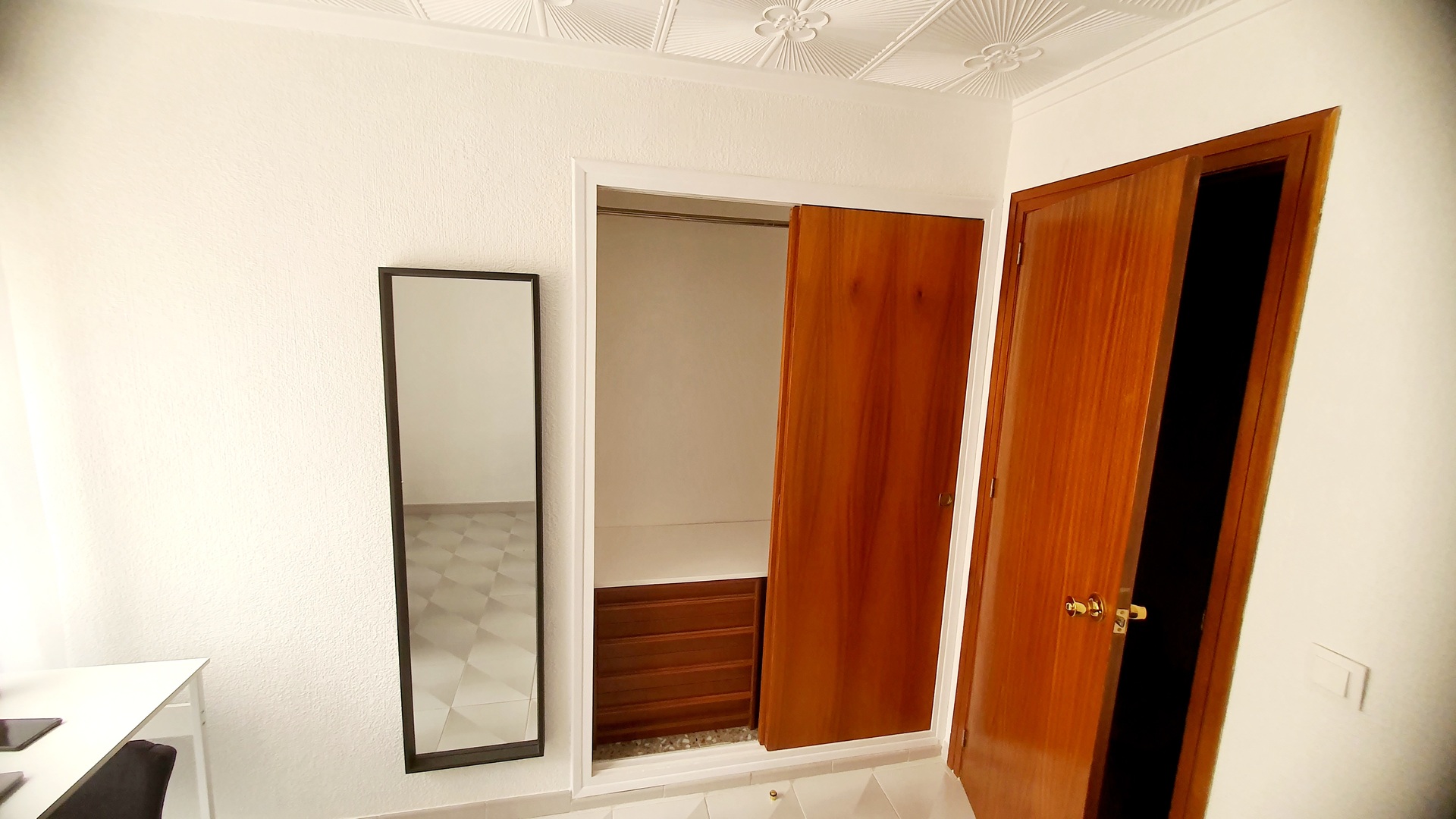 Habitació de lloguer, Oriola