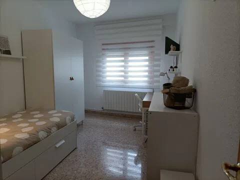 Habitación 240 m², La Almunia de Doña Godina