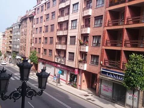 Piso de 100 m² en Oviedo
