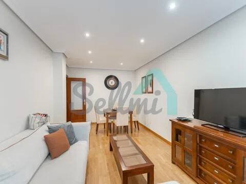 Piso de 80 m² en Oviedo