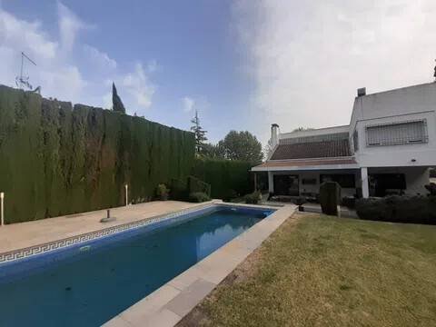Haus 582 m² in Córdoba