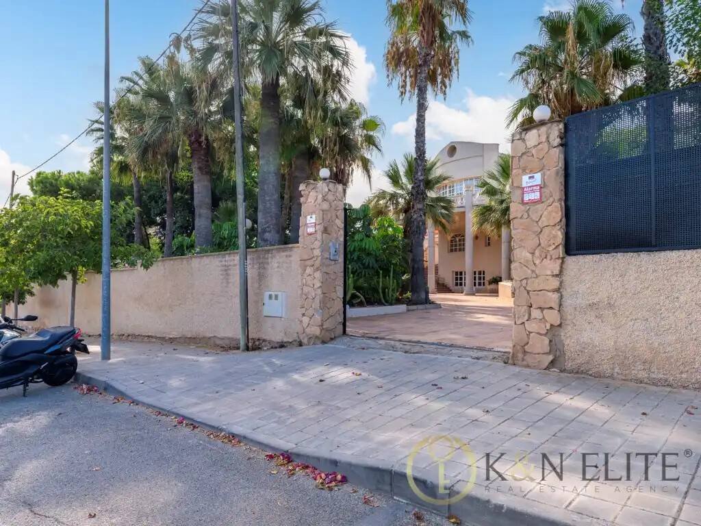 Casa de 1290 m² en Alicante
