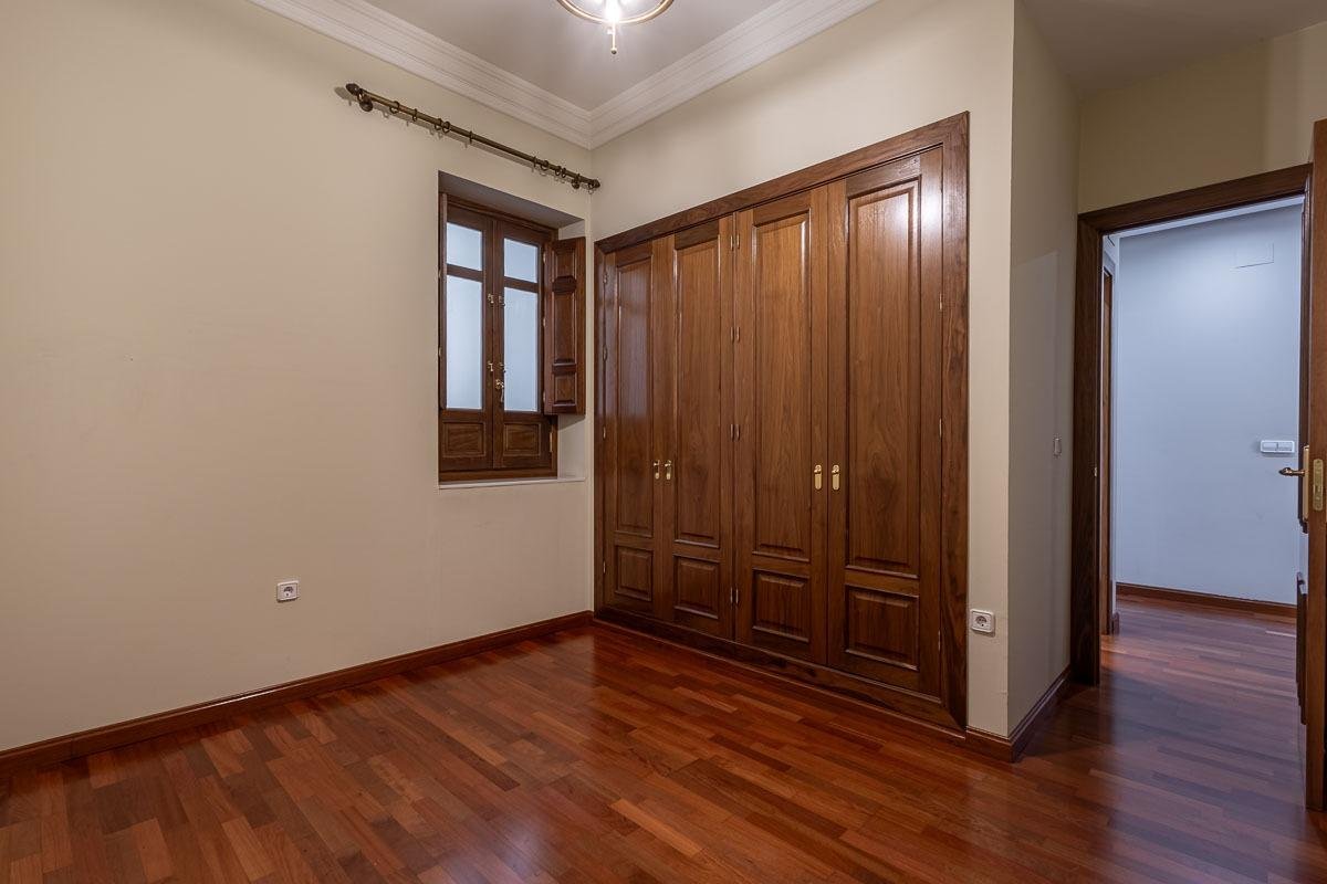 Piso de 140 m² en Granada