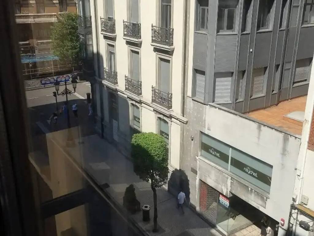 Piso de 100 m² en Oviedo