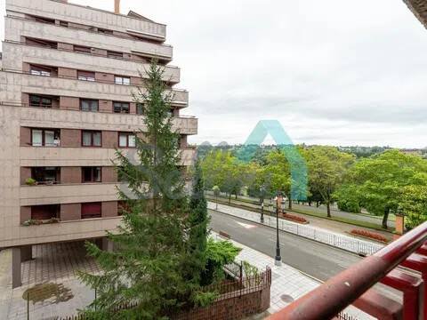 Piso de 126 m² en Oviedo