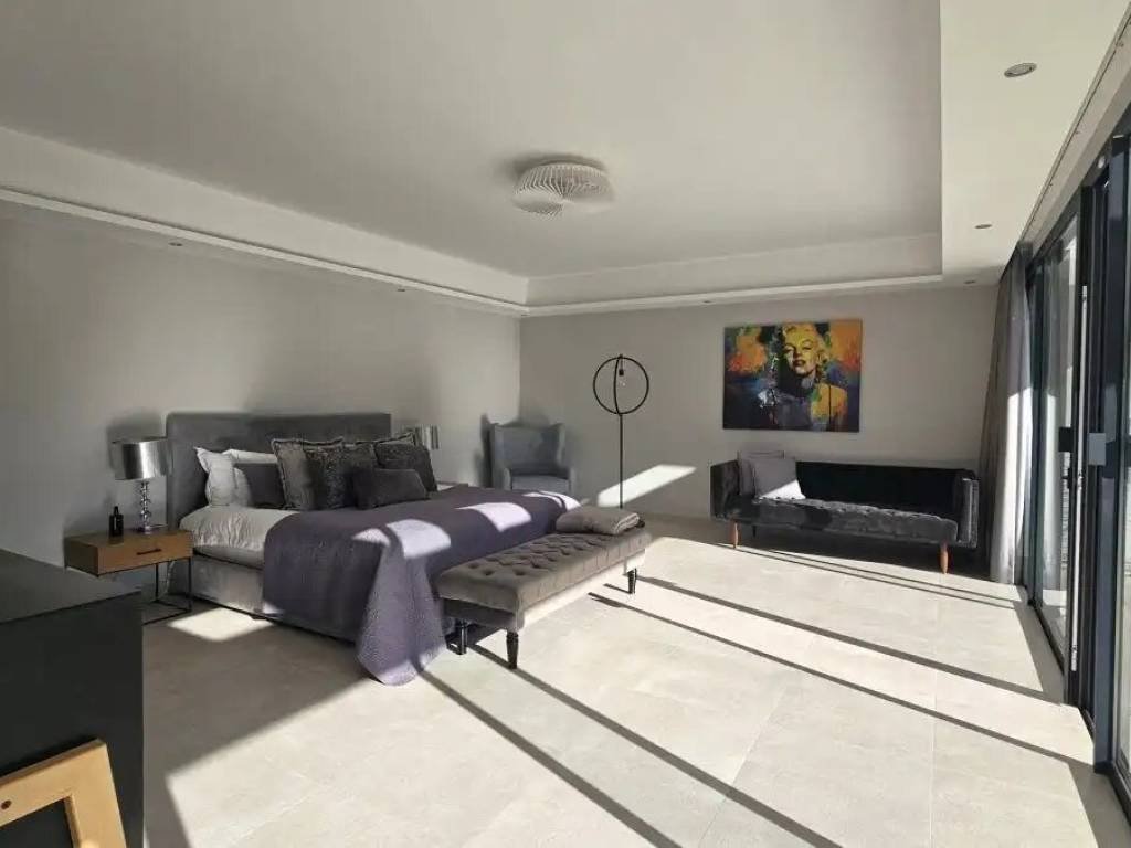 Maison 678 m² à San Roque