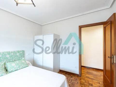 Piso de 140 m² en Oviedo