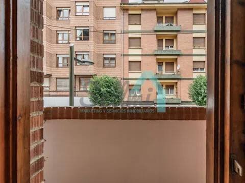 Piso de 87 m² en Oviedo