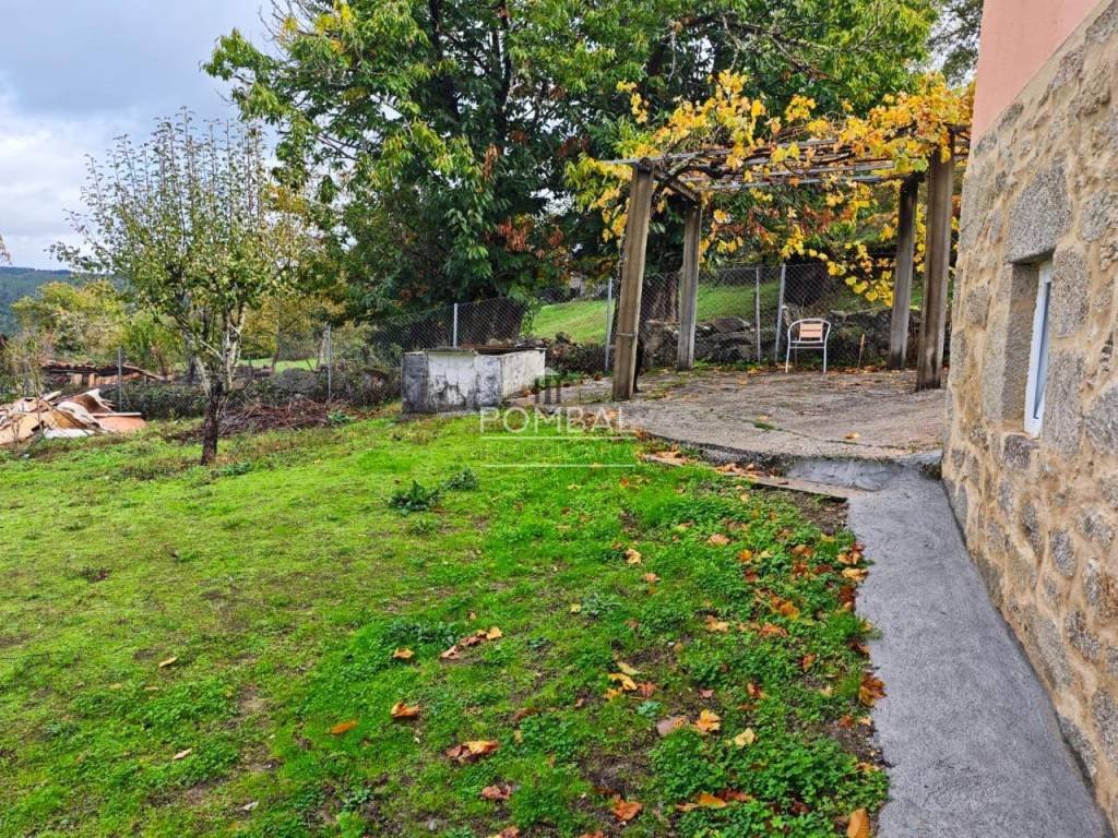 Casa de 97 m² en Parada de Sil
