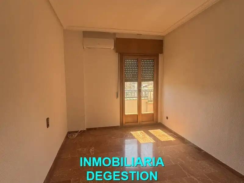 Piso de 190 m² en Linares