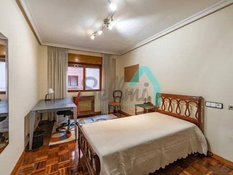 Piso de 131 m² en Oviedo