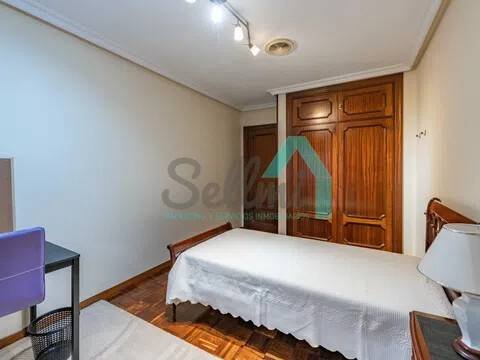 Piso de 131 m² en Oviedo