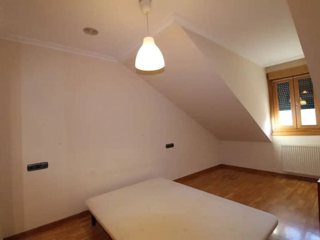 Piso de 60 m² en Oviedo