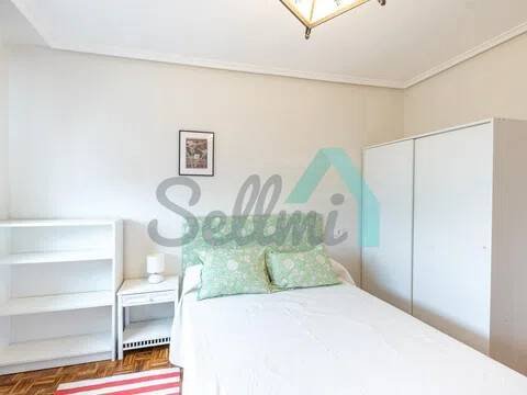 Piso de 140 m² en Oviedo